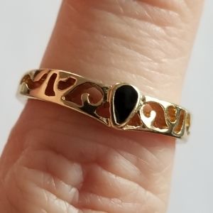 Dainty ring black enamel gold tone metal size 7.5     7 1/2